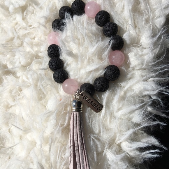 Natural rose quartz and lava stone bracelet - Picture 2 of 2